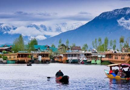 Kashmir Delight with Gulmarg & Pahalgam Tour