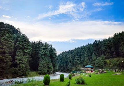 Kashmir Delight: Houseboats, Valleys & Peaks